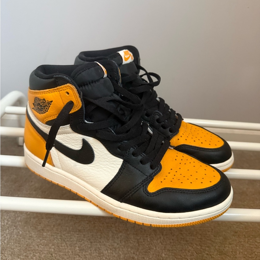 Gently Used - Men's Nike Air Jordan 1 Retro High OG Yellow Toe Size 8.5
